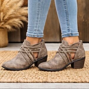 True Craft NEW Epic Rustic Western Boho Braides Cutout Ankle Bootie 8M